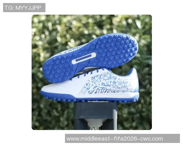 淘宝足球鞋店铺专卖优质运动鞋助你在绿茵场上尽显风采